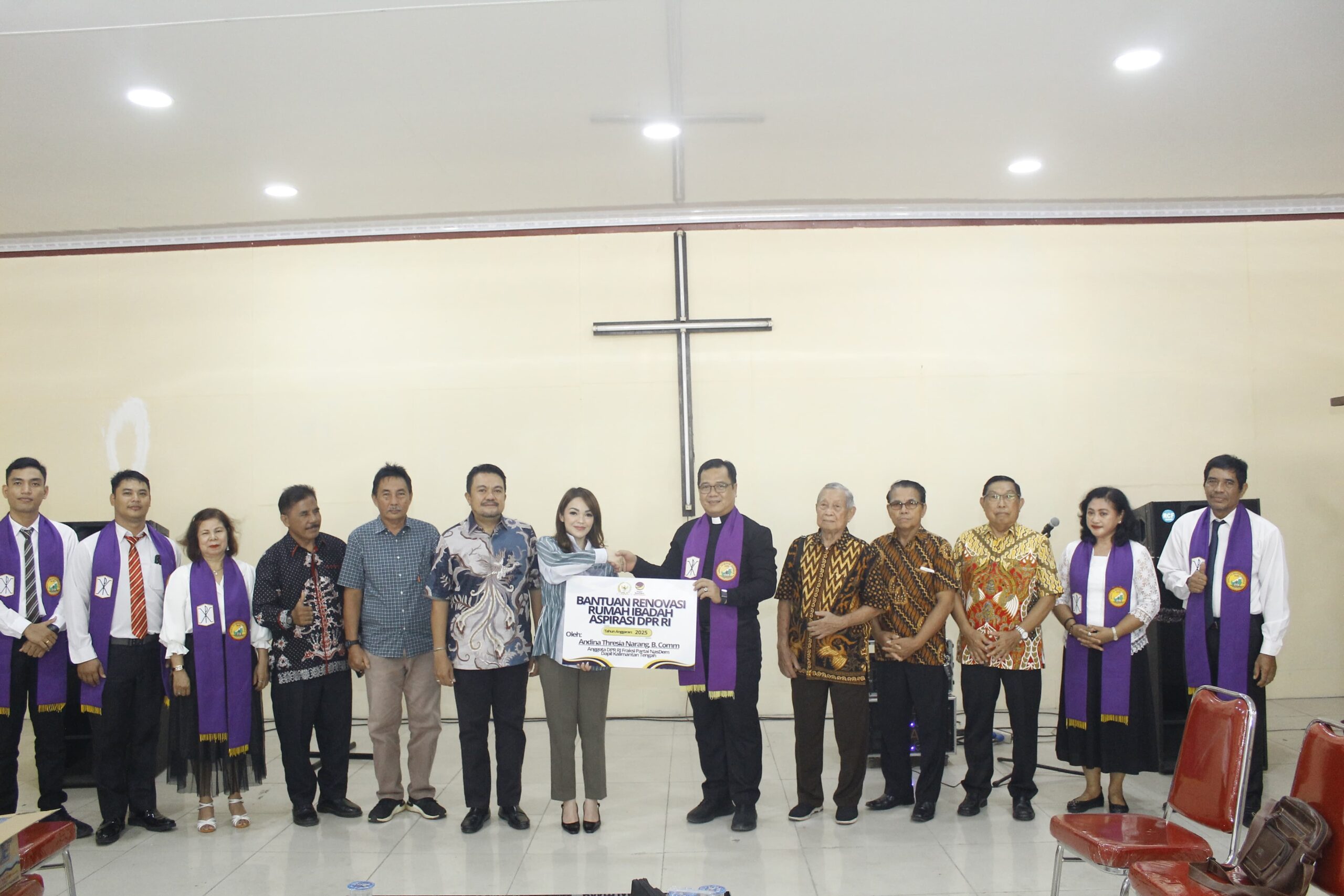 Andina Narang Bantu Renovasi Gereja Sion