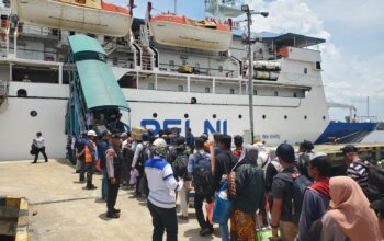 Angkut 617 Penumpang, KM Lawit Tinggalkan Pelabuhan Sampit Menuju Surabaya