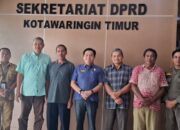 PANEN SAWIT MENGATASNAMAKAN ORMAS-Koperasi Hidup Lestari Klaim Rugi Rp8 Miliar