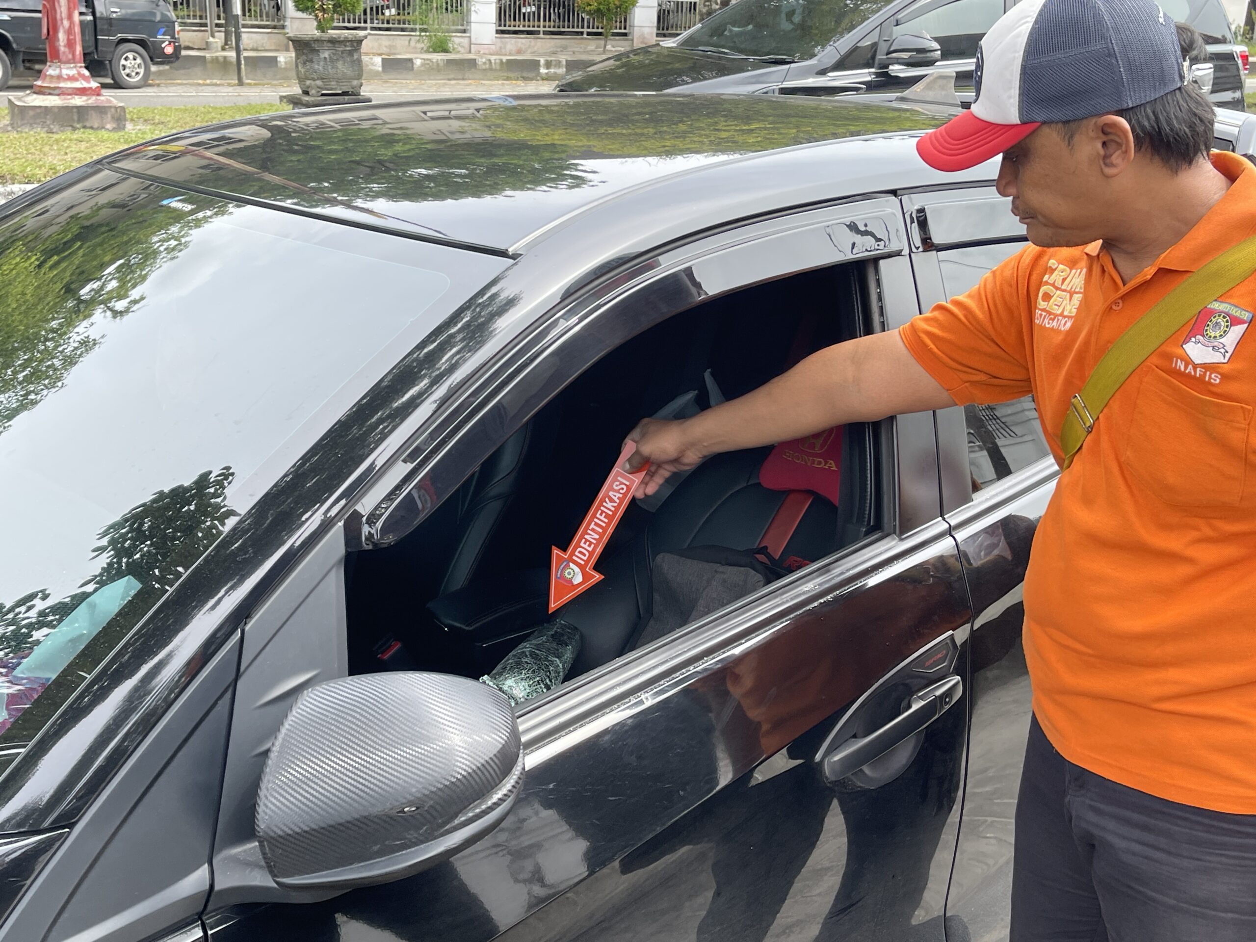 4  Sekaligus Mobil Dibobol Maling, Pencurian Modus Kaca Dipecah di Samping Rujab Gubernur 