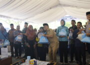 Gubernur dan Isteri Salurkan 1.700 Paket Sembako