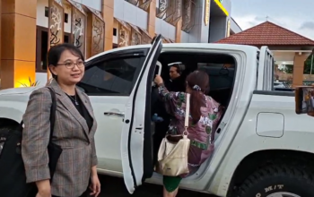 Diperiksa 8 Jam, Mantan Dirut Pascasarjana Prof YL Dijebak? Diperiksa 8 Jam, Mantan Dirut Pascasarjana Prof YL Dijebak?