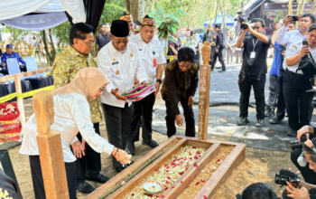 Upacara Adat Kaharingan Hantar Pemakaman Prof Dr Birute Galdikas 