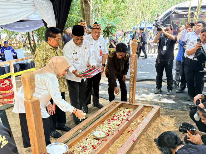 Upacara Adat Kaharingan Hantar Pemakaman Prof Dr Birute Galdikas 