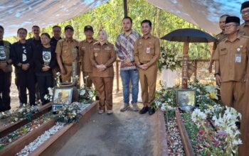 Bupati Hj Nurhidayah Ziarah ke Makam Prof Birute Galdikas 