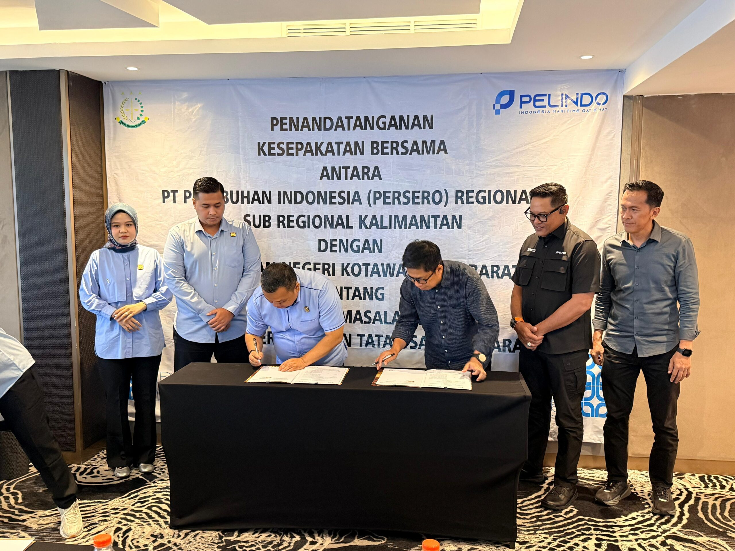 PT Pelindo (Persero) Regional 3 Subregional Kalimantan-Kejari Kobar Lakukan Penandatanganan Kesepakatan Bersama 