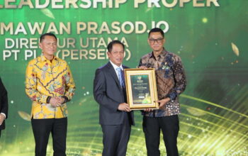 Dirut PLN Darmawan Prasodjo Raih Penghargaan Green Leadership Dirut PLN Darmawan Prasodjo Raih Penghargaan Green Leadership