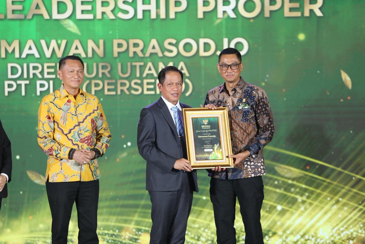 Dirut PLN Darmawan Prasodjo Raih Penghargaan Green Leadership