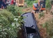 LAKA MAUT DI SERUYAN-Mobil Masuk Sungai, 3 Tewas, 3 Luka