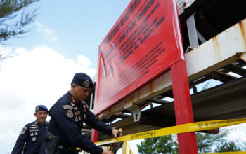 KKP-PSDKP Pontianak Segel Pemanfaatan Ruang Laut TUKS PT TSR Ilegal Sukamara