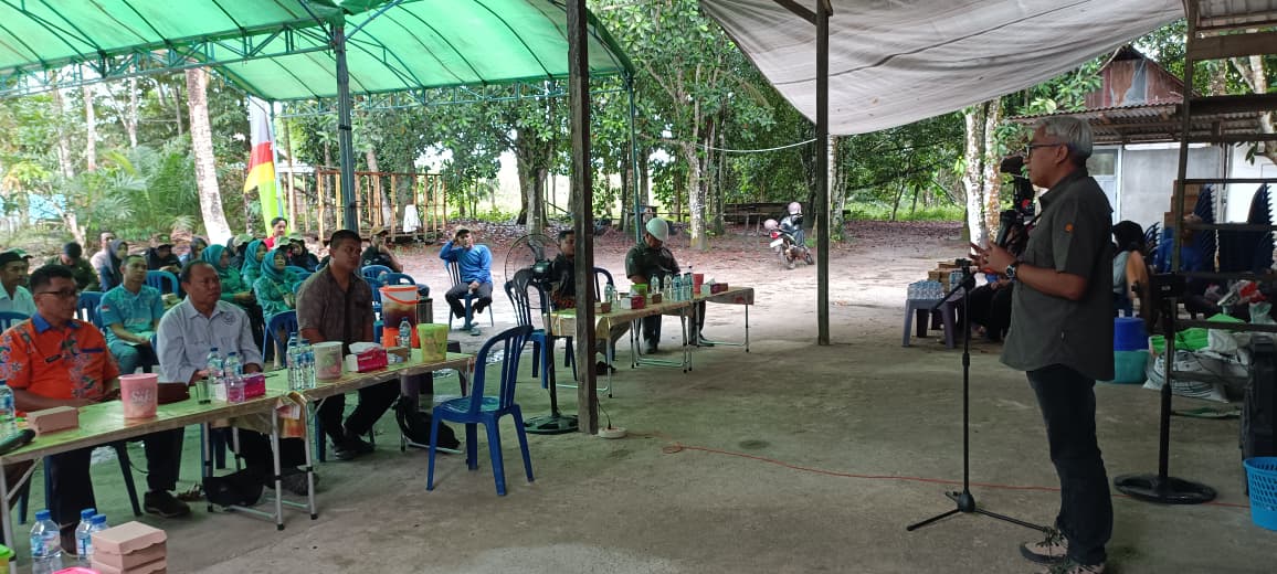 PELATIHAN PT KKP-Poktan Desa Tangar Olah Pakan Ayam Petelur