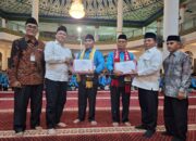 Bupati Wiyatno dan Sekda Lepas dan Doakan 320 JCH Kapuas 