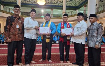 Bupati Wiyatno dan Sekda Lepas dan Doakan 320 JCH Kapuas 