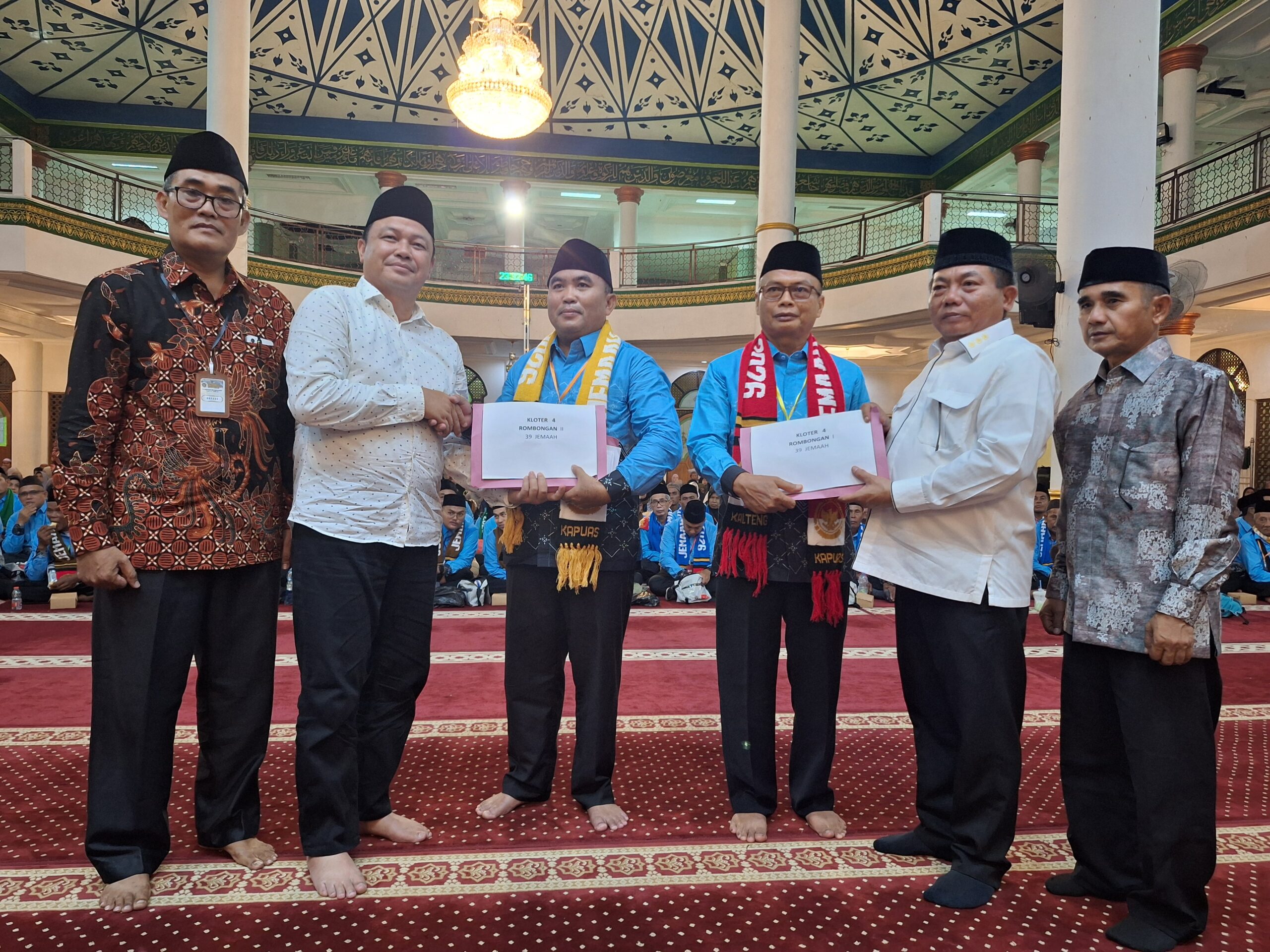 Bupati Wiyatno dan Sekda Lepas dan Doakan 320 JCH Kapuas 