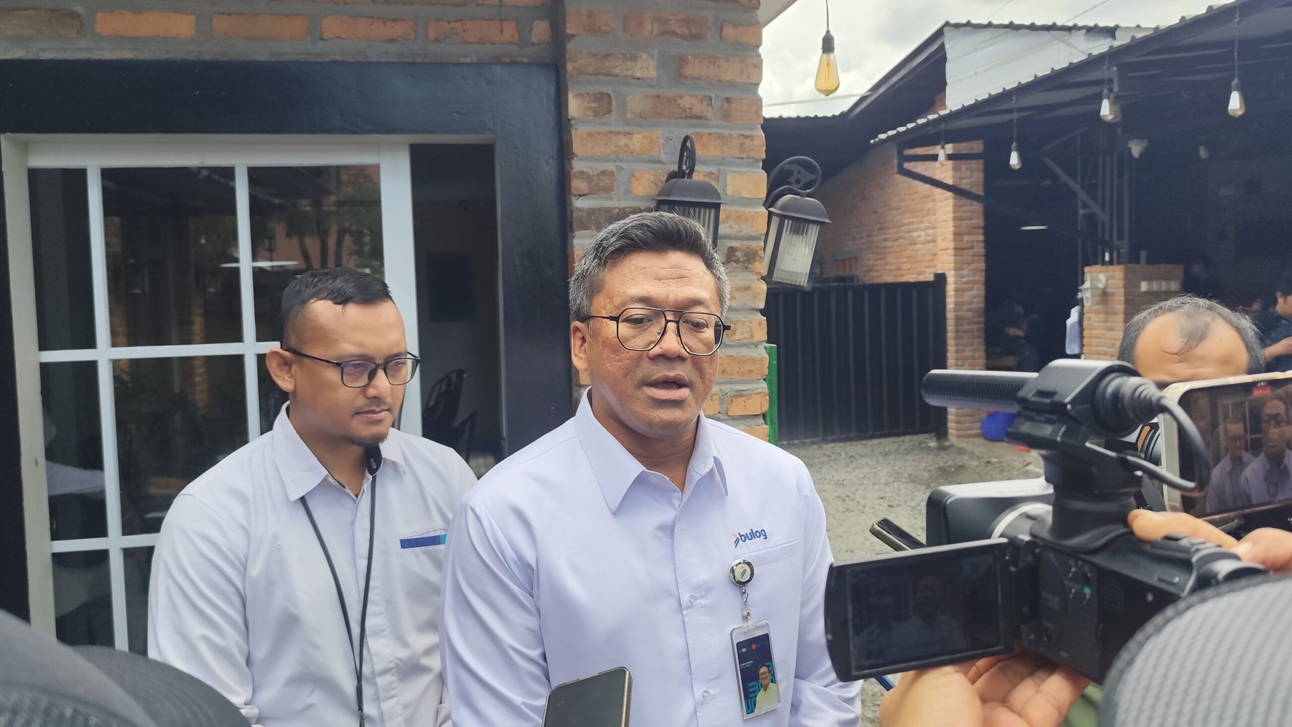 HADAPI ANCAMAN CUACA-Bulog Kalteng Perkuat Cadangan Beras