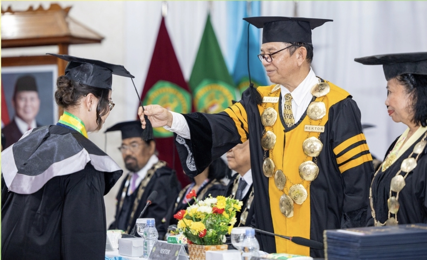 765 LULUSAN UPR DIWISUDA-Rektor UPR: Kuasai Literasi Digital dan Jadilah Pengendali Teknologi