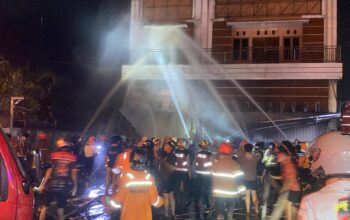 Diduga Timbun BBM, Ruko, 3 Mobil, 6 Motor Hangus Terbakar