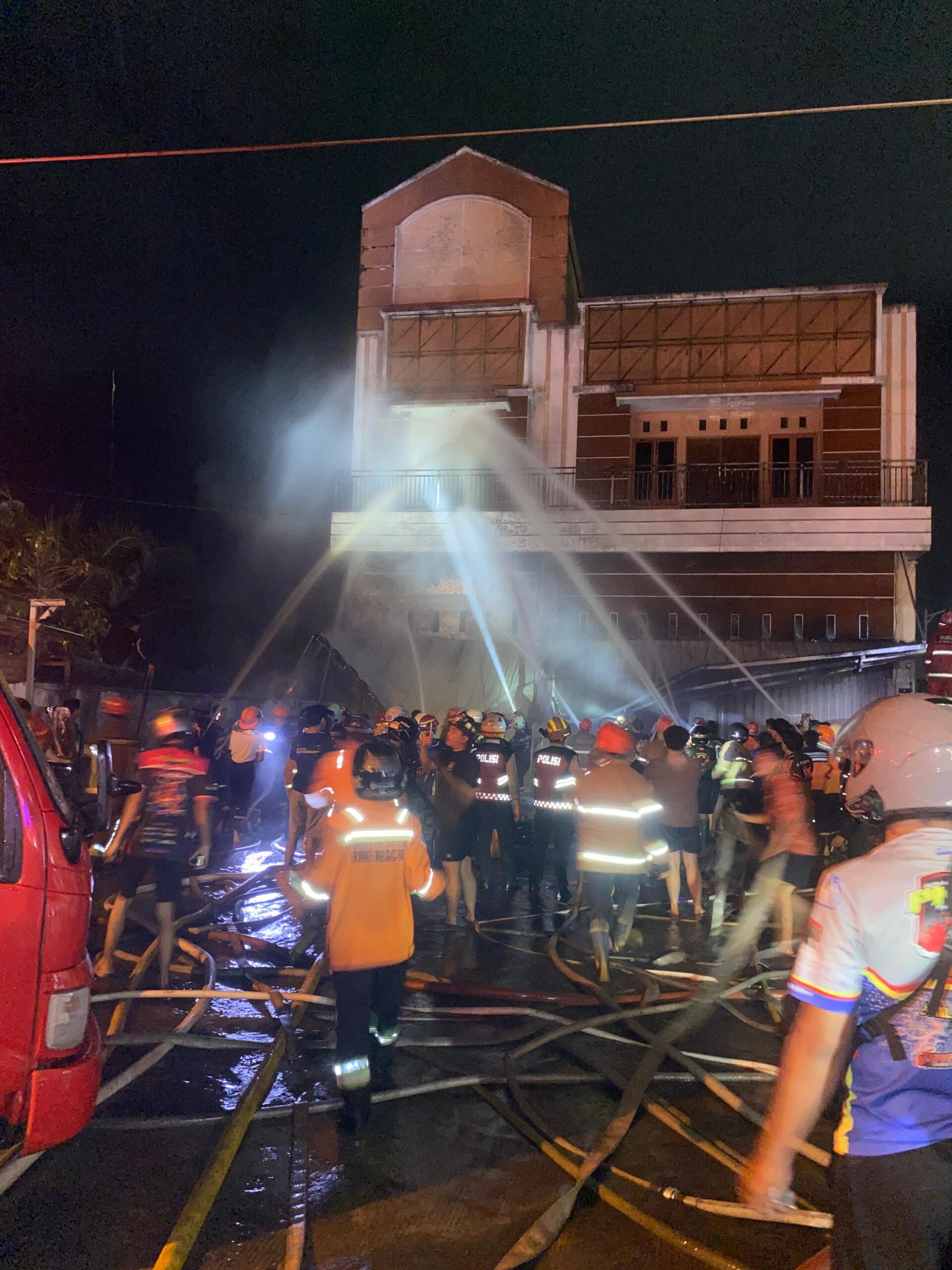 Diduga Timbun BBM, Ruko, 3 Mobil, 6 Motor Hangus Terbakar