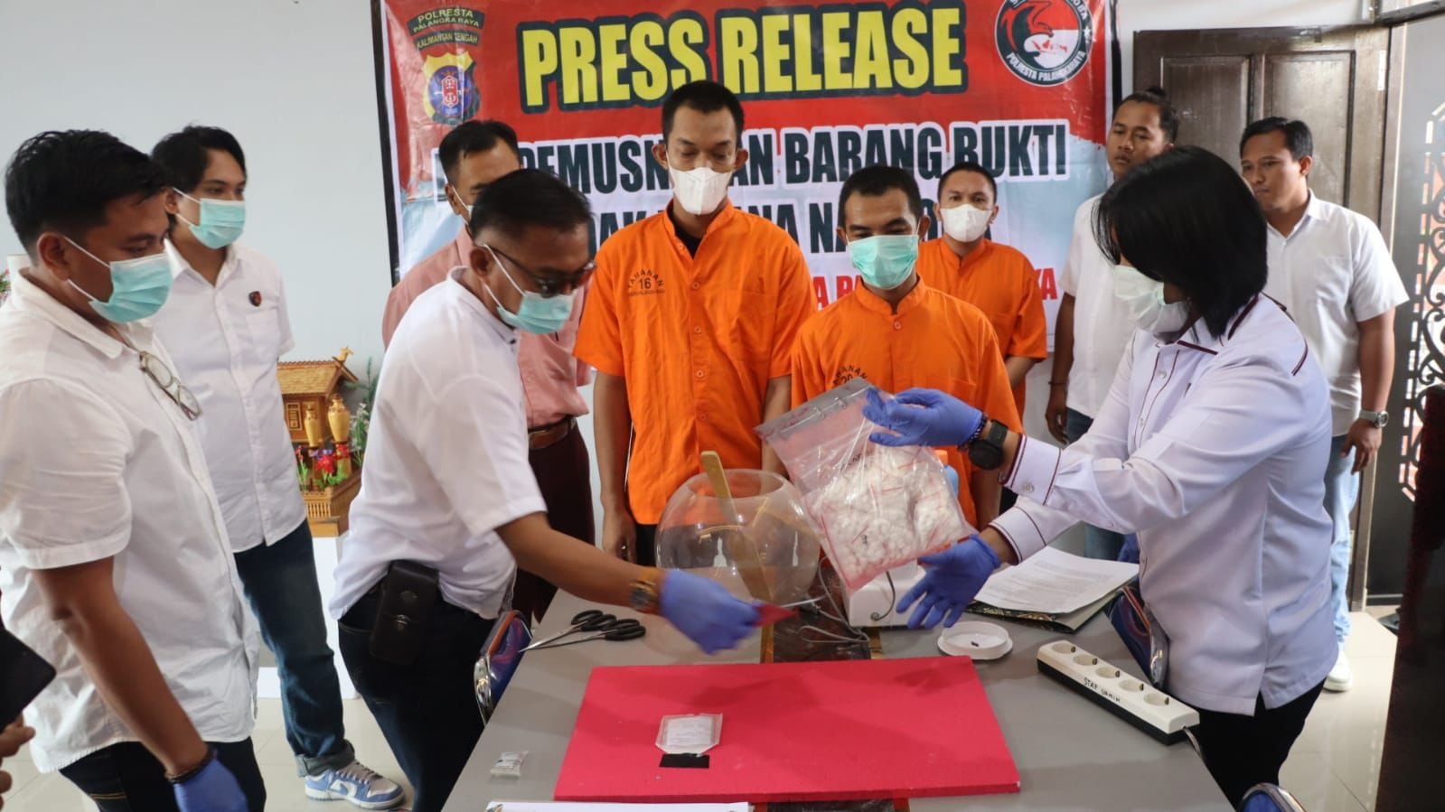 Ratusan Obat Keras dan Sabu Dimusnahkan