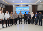 Kapolda Kalteng Terima Penghargaan Bawaslu RI 