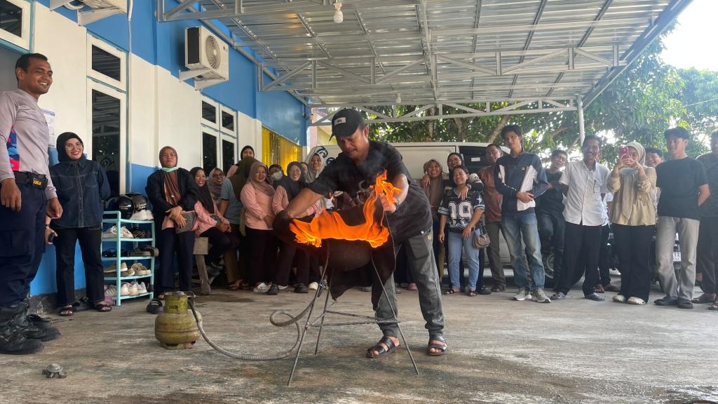 Cegah Kebakaran Dapur, Damkar Palangka Raya Latih Pengelola SPPG