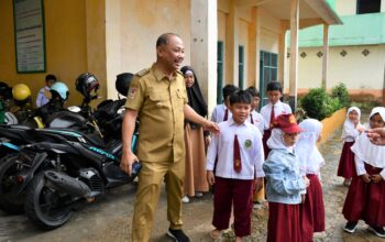 Bupati Eddy Raya Tinjau Pelaksanaan TKA Jenjang SMP