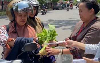Peringati Hari Kartini, BPBD Kotim Sosialisasikan Kebencanaan Sambil Berbagi Sayur