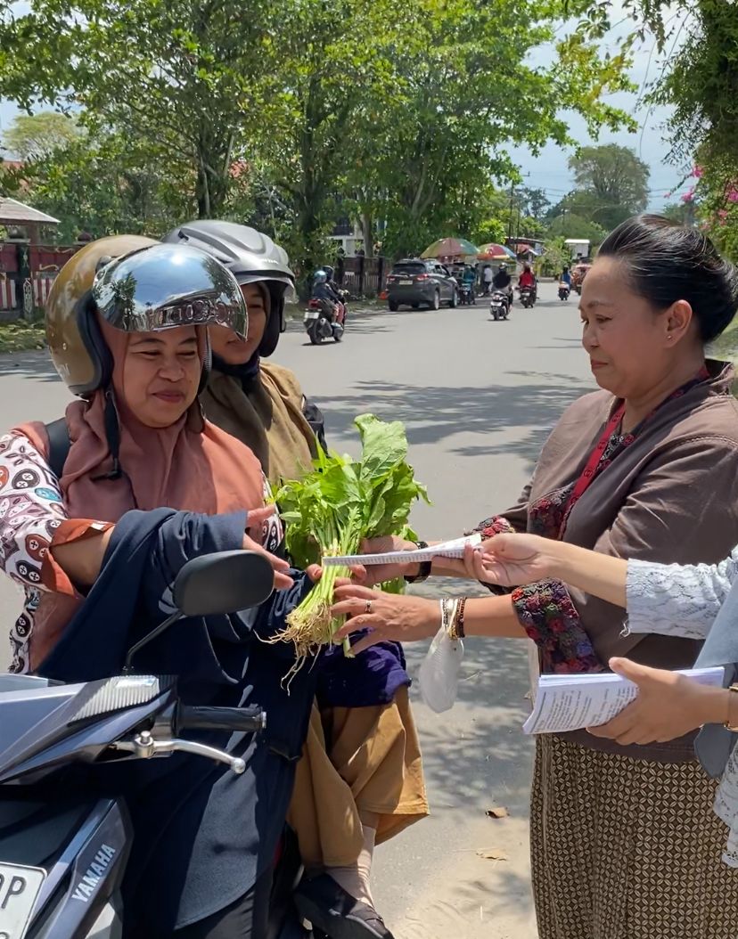 Peringati Hari Kartini, BPBD Kotim Sosialisasikan Kebencanaan Sambil Berbagi Sayur