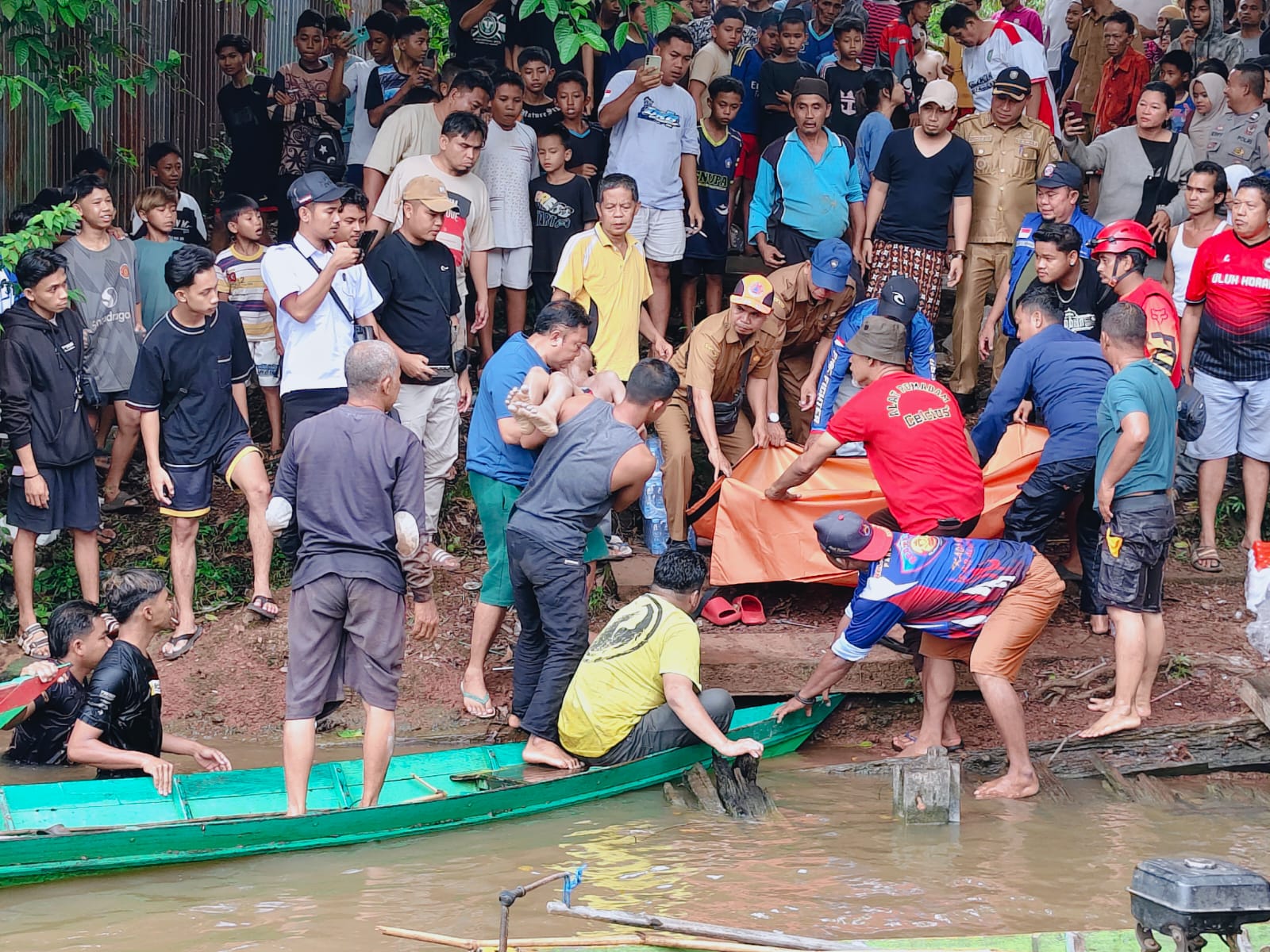 Pelajar 15 Tahun Tenggelam di Sungai Tualan Parenggean