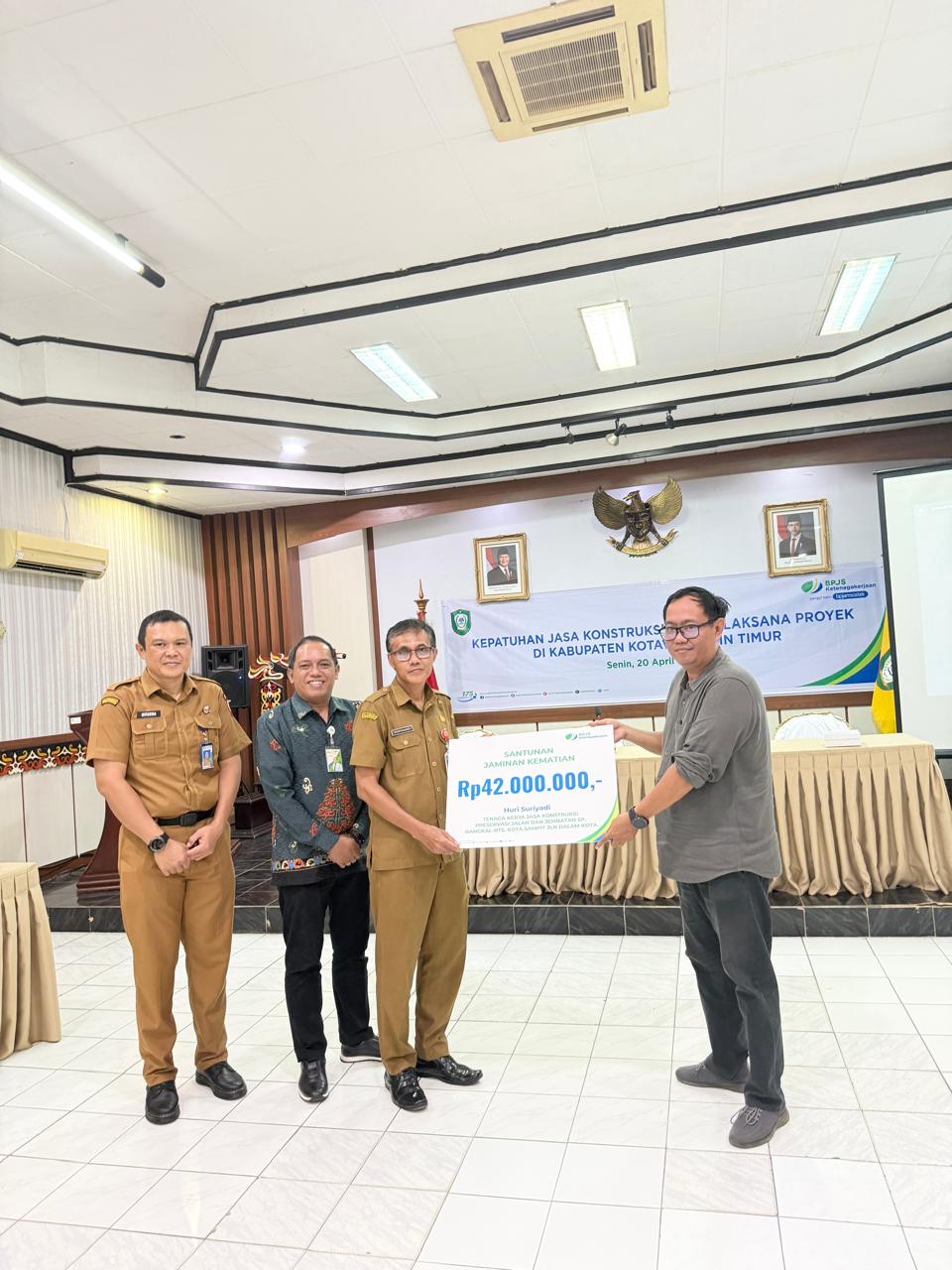 Santunan Rp42 Juta Diserahkan untuk Pekerja Konstruksi, Dorong Kepatuhan Jaminan Sosial