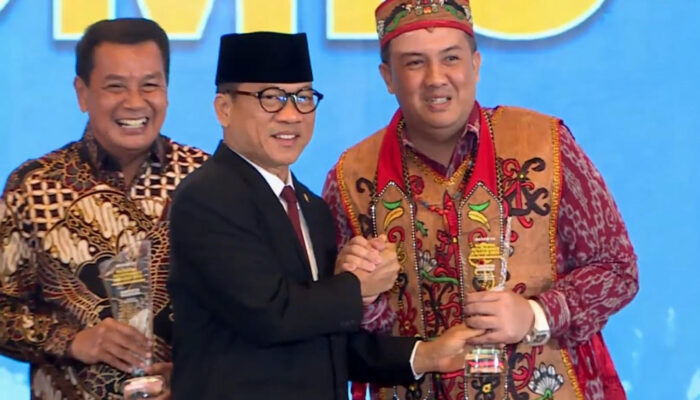 Luar Biasa, Bupati Rizky Aditya Kembali Raih Penghargaan Nasional 