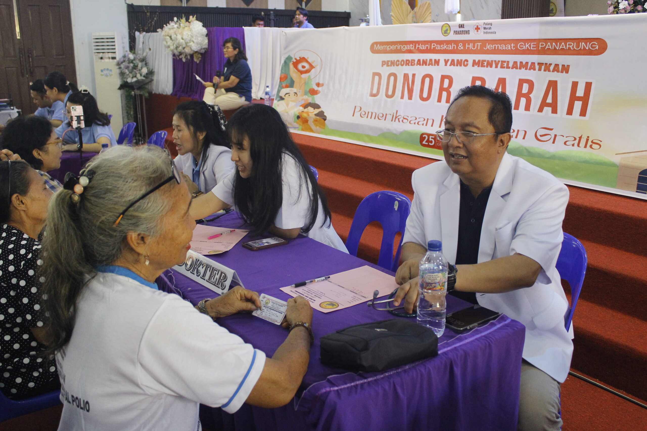 Wujud Kasih Sesama, GKE Panarung Rayakan Paskah dan HUT ke-32 dengan Donor Darah dan Cek Kesehatan Gratis