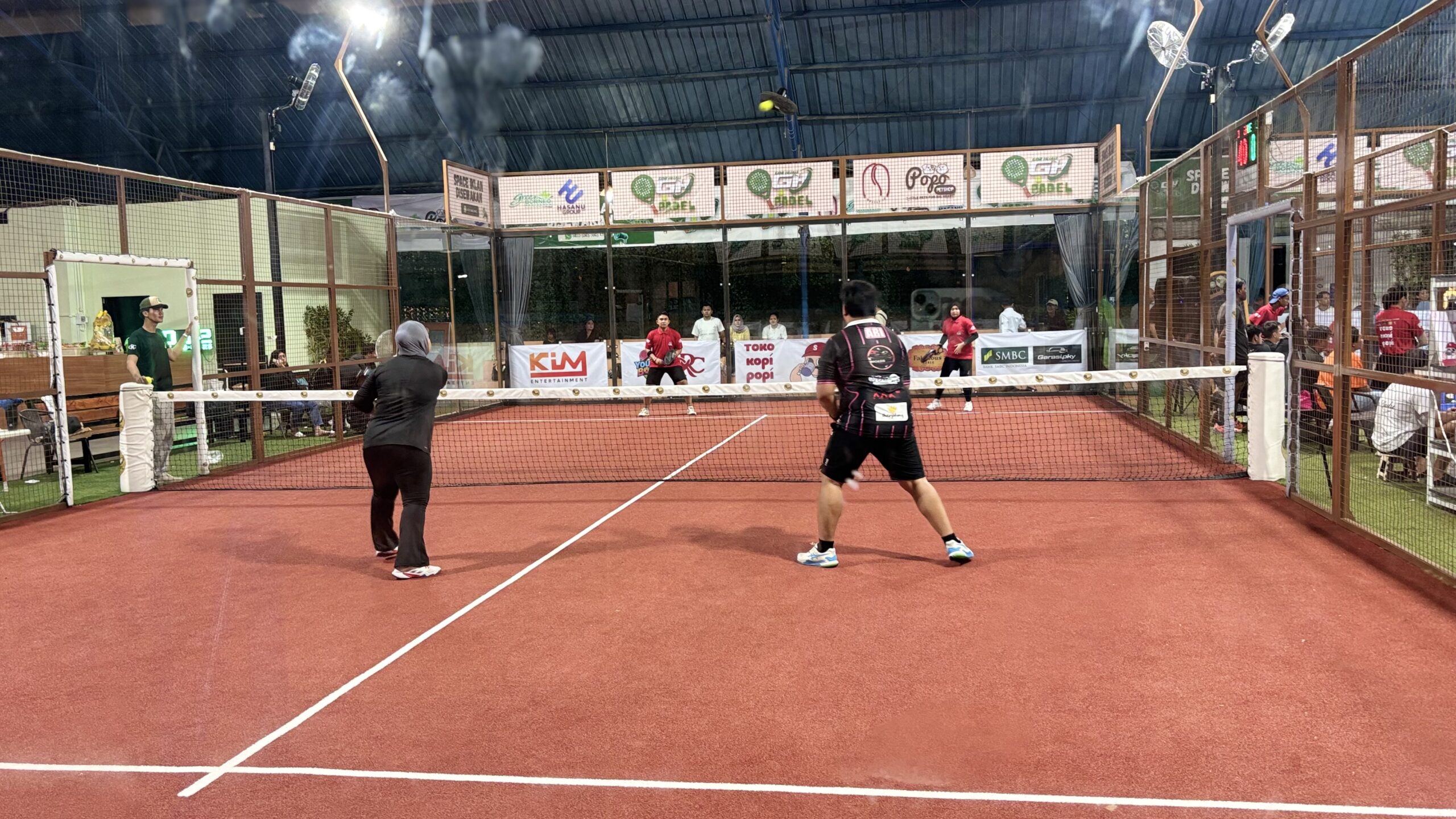 Turnamen Padel Meriahkan HUT Ke-1 Toko Kopi Popi Digelar