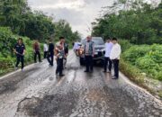 Bupati Wiyatno Tinjau Langsung Kondisi Jalan Mantangai