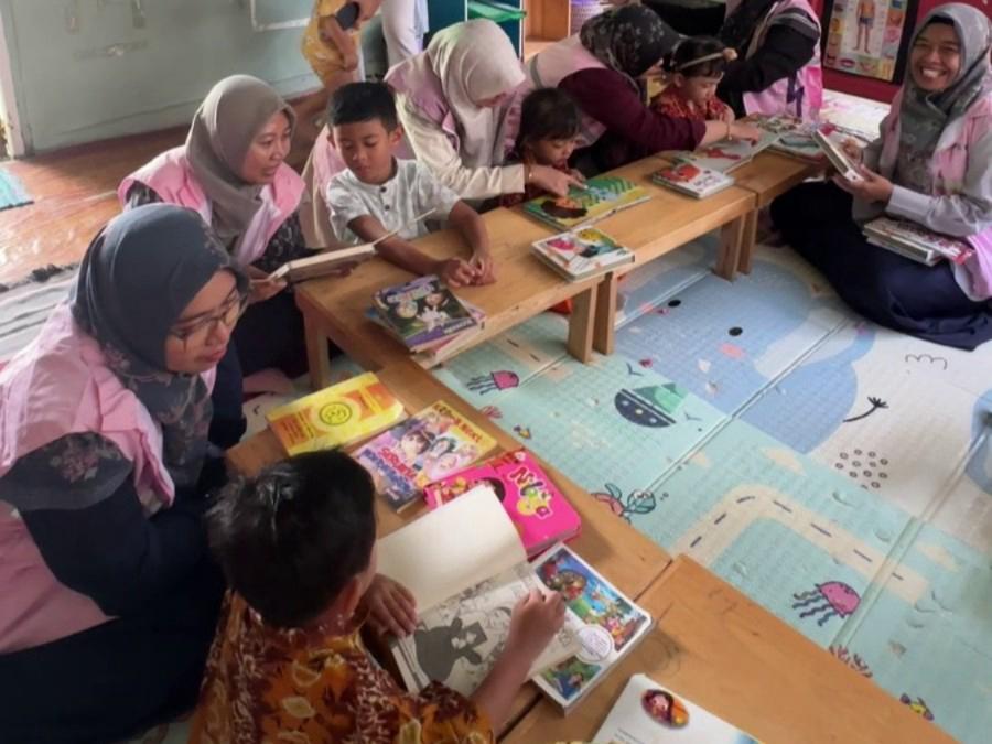 Semangat Kartini, Srikandi PLN UIP3B Kalimantan Salurkan Puluhan Buku untuk Anak-Anak PAUD di Banjarbaru