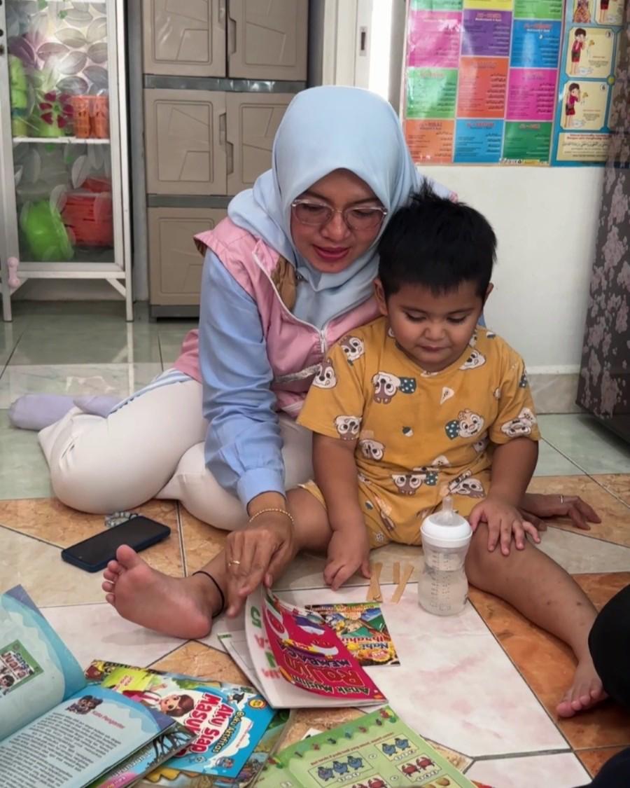 Semangat Kartini, Srikandi PLN UIP3B Kalimantan Salurkan Puluhan Buku untuk Anak-Anak PAUD di Banjarbaru