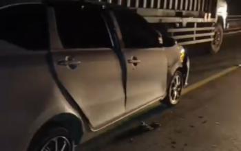 ‎Calya Tabrak Bak Truck Kontainer di Jembatan Tumbang Nusa, Satu Tewas Terjepit