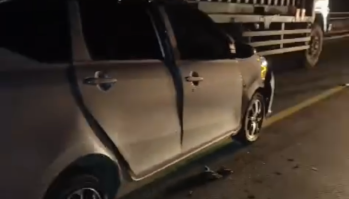 ‎Calya Tabrak Bak Truck Kontainer di Jembatan Tumbang Nusa, Satu Tewas Terjepit