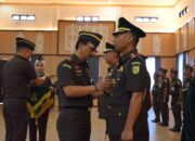 Kajati Kalteng Lantik Kajari Barut dan Kajari Mura