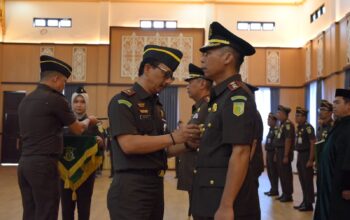 Kajati Kalteng Lantik Kajari Barut dan Kajari Mura