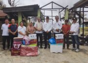 Sekda Kapuas Serahkan Bantuan kepada Korban Kebakaran di Tamban Catur