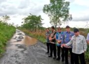 Bupati Wiyatno Tinjau Ruas Jalan Kecamatan Kapuas Kuala