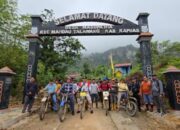 Gunakan Sepeda Motor, Wabup dan Sekda Kapuas Tinjau Desa Terisolasi di Kapuas Hulu
