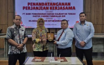 PT. Bank Kalteng Cabang Pangkalan Bun Bersama Kejari Kobar Lakukan Penandatanganan Perjanjian Kerja Sama