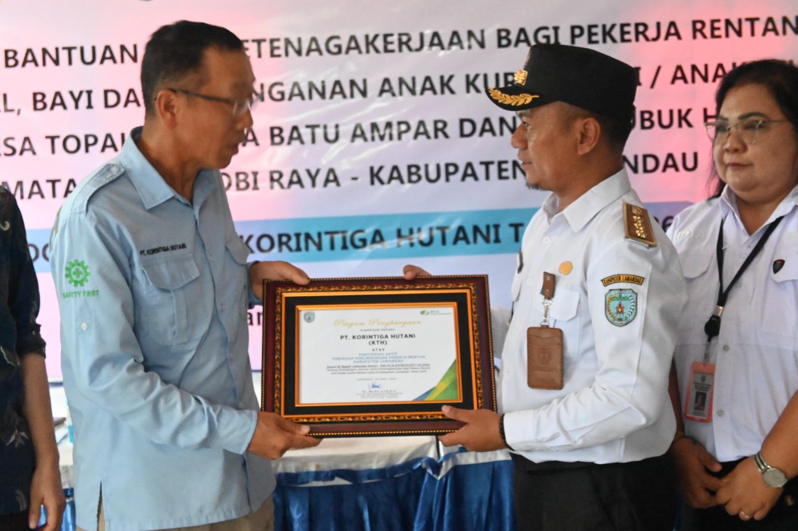 PT KTH Salurkan CSR untuk 3 Desa di Lamandau, Bupati Rizky Aditya Ucapkan Apresiasinya