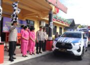 PERINGATI HARI BHAYANGKARA KE-80-Polres Kobar dan Bhayangkari Lepas Puluhan Paket Sembako