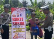 Satlantas Polresta Palangka Raya Salurkan Bansos untuk Warga
