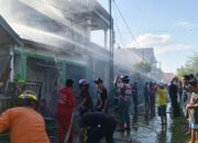 ‎Diduga Akibat Korsleting Listrik, Satu Rumah Jalan Manyar VIII  Terbakar
