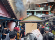 GANG SARI 45 MEMBARA-Api Hanguskan Puluhan Rumah dan Sekolah