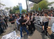 Rugi Ratusan Juta, Warga Demo PLN P.Raya